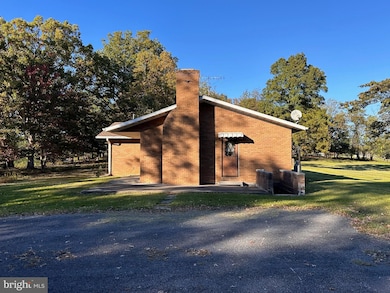 634 Pious Ridge Rd, Berkeley Springs, WV 25411 - photo 2