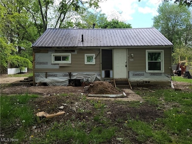 2913 Warren Dr, Uniontown, OH 44685 - photo 7