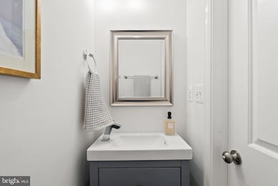 113 Hamilton St NW, Washington, DC 20011 - photo 6