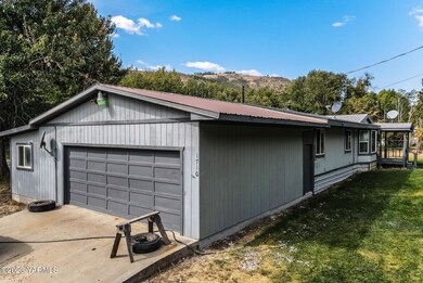 Driveway/Garage