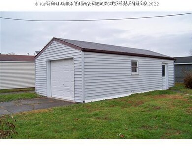 Garage. Detached garage.