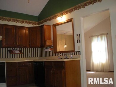 1912 E Rusholme St, Davenport, IA 52803 - photo 4