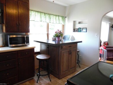 1628 Adams St, Coshocton, OH 43812 - photo 2