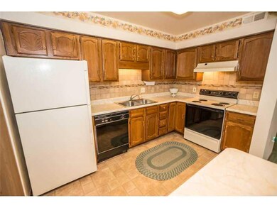 Kitchen. Well equipped kitchen with dishwasher, el