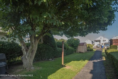 705 Cypress St, Throop, PA 18512 - photo 4