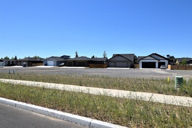 759 NW 13th St, Redmond, OR 97756 - photo 3