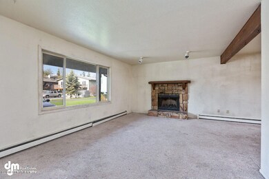 Living Room Unit 1 MS_74007-SMALL