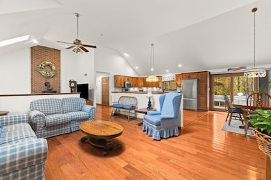 14 Alberta Ln, Lakeville, MA 02347 - photo 4