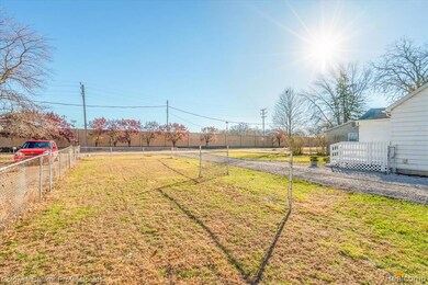 4510 S John Hix Rd, Wayne, MI 48184 - photo 4