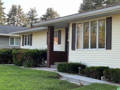 716 Meadow Ln, Storm Lake, IA 50588 - photo 3