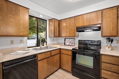 1008 SE Camelot Dr, Grants Pass, OR 97526 - photo 7