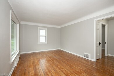 5549 Thomas St, Maple Heights, OH 44137 - photo 5