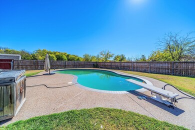 104 Honeysuckle Dr, Decatur, TX 76234 - photo 5