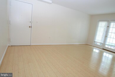 9461 Fairfax Blvd unit 103, Fairfax, VA 22031 - photo 2