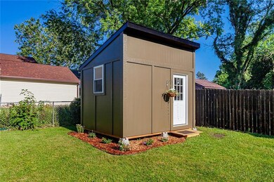 1724 47th St, Des Moines, IA 50310 - photo 7