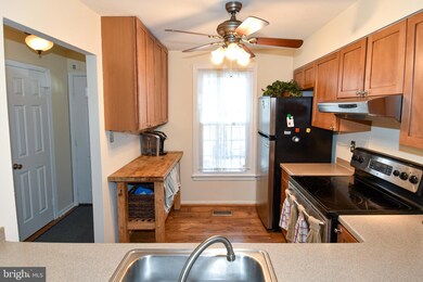 6320 Chimney Wood Ct, Alexandria, VA 22306 - photo 7