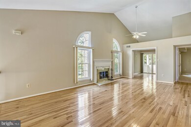 9 Luxberry Ct, Rockville, MD 20852 - photo 3