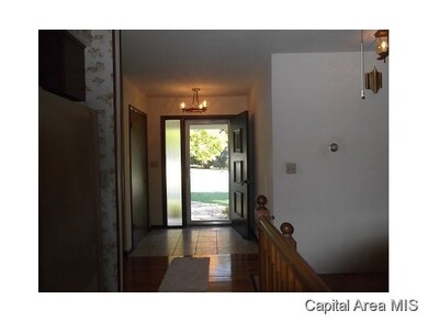 109 Leland Lake Dr, Jacksonville, IL 62650 - photo 2