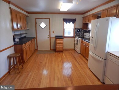 384 Walnut Ave, Gloucester City, NJ 08030 - photo 3