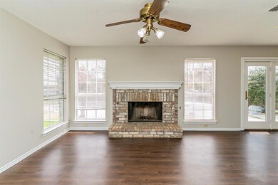 704 Parkland Ct, Hurst, TX 76053 - photo 5