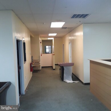 525 Penn St unit 4TH FLOOR, Reading, PA 19601 - photo 3