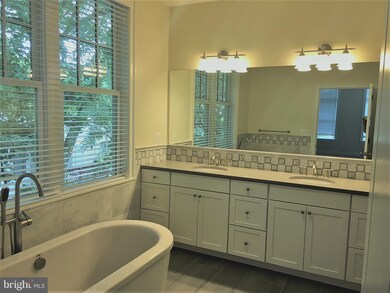 901 Glyndon St SE unit 301, Vienna, VA 22180 - photo 6