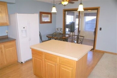 2608 W 61st St, Davenport, IA 52806 - photo 7