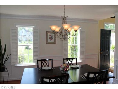 Dining Room - Bright Dining Room