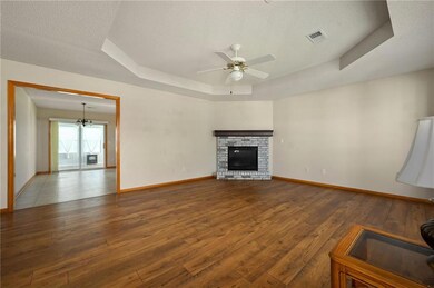 717 Coventry Ln, Raymore, MO 64083 - photo 3