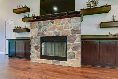 1049 Brown Dr, Wake Village, TX 75501 - photo 5