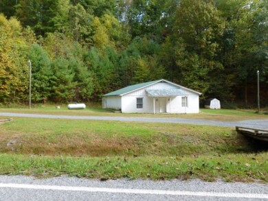 2537 Elk Creek Rd, Deep Gap, NC 28618 - photo 2