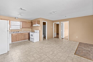 2200 Peach Ave unit 3, Bay City, TX 77414 - photo 4