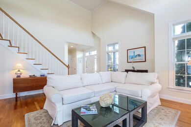 002-photo-living-room-6684012