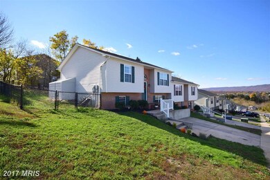 572 Stonewall St, Strasburg, VA 22657 - photo 2