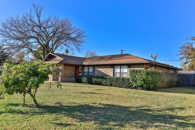 2007 Maplewood Dr, Gainesville, TX 76240 - photo 3