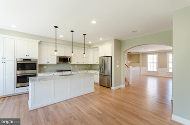 10681 Yorktown Ct, Fairfax, VA 22030 - photo 4
