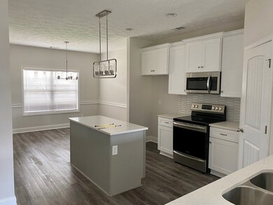 Kitchen w/ Island