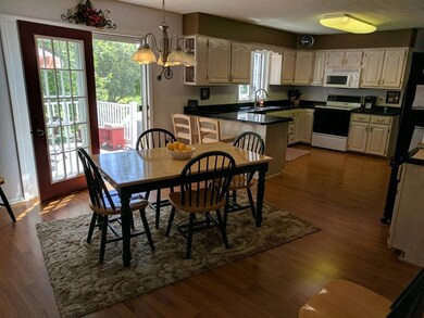 Kitchen Eating Area