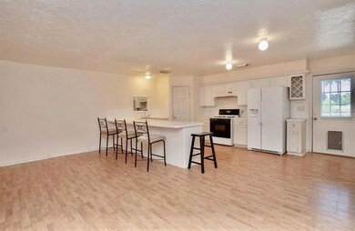 10422 Hufsmith Rd unit HOUSE A, Tomball, TX 77375 - photo 2