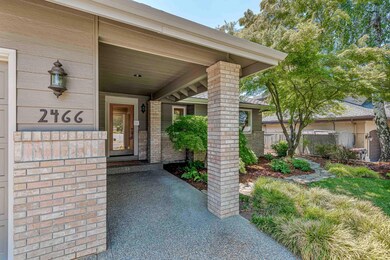 2466 Meadow Creek Dr, Medford, OR 97504 - photo 4