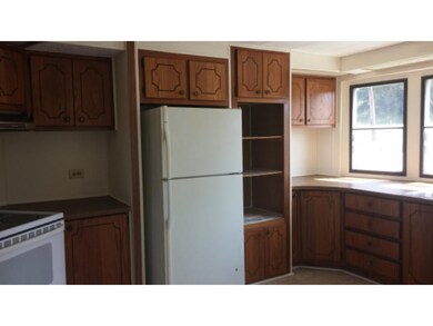 1016 Mountainview Ave, Charlestown, NH 03603 - photo 3