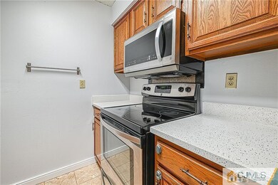 501 Aspen Dr, Plainsboro, NJ 08536 - photo 7