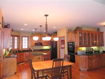 201 Johnson Woods Dr, Batavia, IL 60510 - photo 4