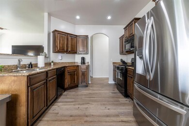 2512 Canyon Creek Dr, Yukon, OK 73099 - photo 5