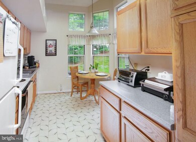 19961 Dunstable Cir, Germantown, MD 20876 - photo 2