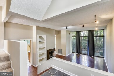 11557 Rolling Green Ct unit A, Reston, VA 20191 - photo 4