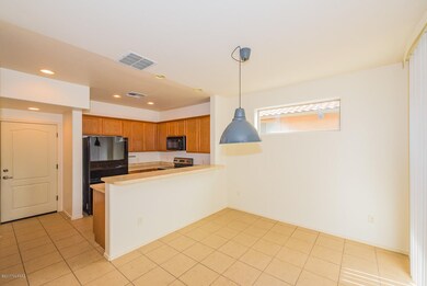 10840 dining area