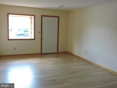 17920 Clubhouse Dr, Hagerstown, MD 21740 - photo 2