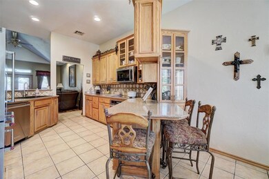Kitchen with lofted ceiling, backsplash, and appli