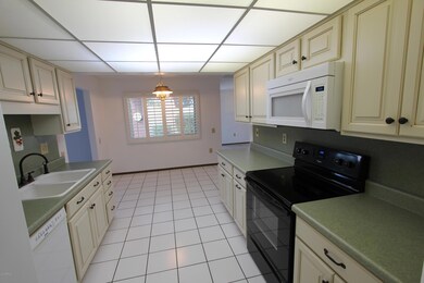 10652 W Pineaire Dr, Sun City, AZ 85351 - photo 2